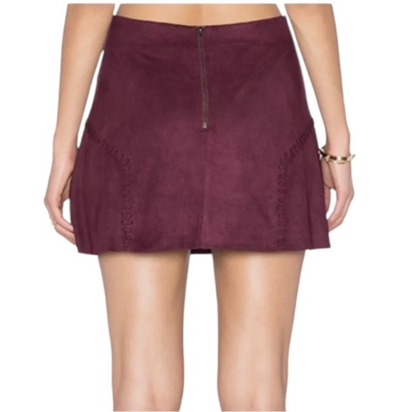 Anthropologie BISHOP + YOUNG Faux Suede Mini Skirt Size Large Burgundy - Picture 3 of 6